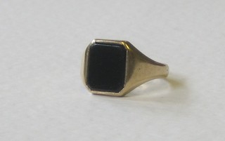 A 9ct gold dress ring set a square black stone