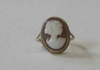 A 9ct gold dress ring set an oval cameo portrait