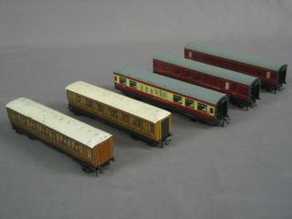2 Hornby Meccano carriages and 3 Hornby Dublo carriages