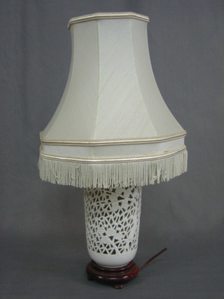 An Oriental pierced porcelain table lamp 8"