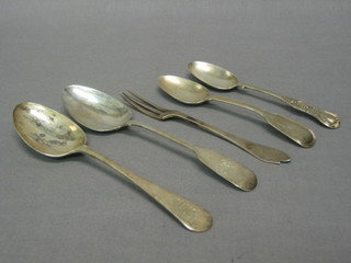 2 silver pudding spoons, 2 silver teaspoons and a silver fork, 5 ozs