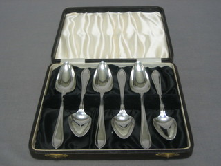 6 silver grapefruit spoons, Sheffield 1931, 6 ozs, cased