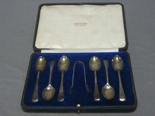 A set of 6 silver Old English pattern coffee spoons together with matching tongs, Sheffield 1923, 2 ozs, cased