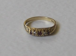 An 18ct gold dress ring set 3 rubies and 2 diamonds