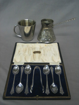A cased set of 6 silver plated teaspoons with matching tongs and an Eastern embossed side handled jug and tankard