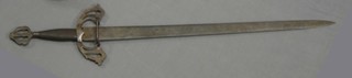 A reproduction 17th Century broad sword, the 33" blade marked Tizona Del Cid
