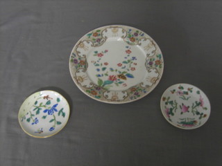 A circular famille vert porcelain plate, the reverse with 6 character mark 8" and 2 circular plates 4"