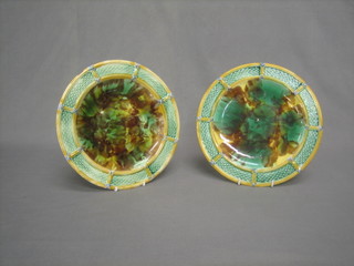 A Wedgwood circular Majolica plate 9" (chip to rim) and 1 other (chip to rim and cracked)