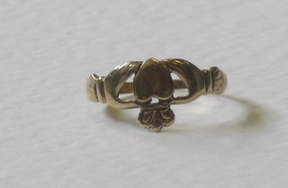 A 9ct gold Friendship ring