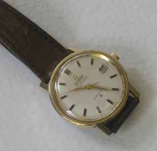 A gentleman's Omega automatic chronometer wristwatch contained in a gold case