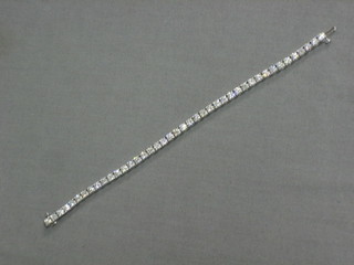 A lady's 18ct gold bracelet set 42 diamonds, approx 5ct