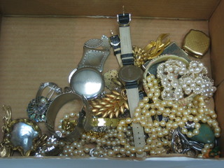 3 various wristwatches, a white metal bangle and a quantity of various costume jewellery