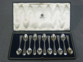 11 Victorian silver coffee spoons with bead work decoration London 1880, 7 ozs