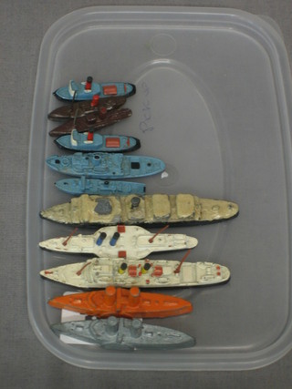 4 models of paddle steamers, 2 tugs, a Luxury liner and 4 other boats