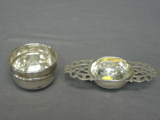 A silver twin handled tea strainer and stand, Sheffield 1937, 2 ozs