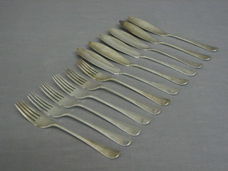 A set of 6 silver Old English Rat Tail pattern fish knives and forks, Sheffield 1930, 18 ozs