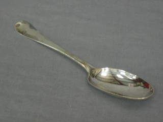 A George III silver bottom marked spoon, London 1784 2 ozs