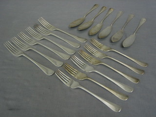 A quantity of silver Old English Rat Tail pattern fish knives and forks comprising 6 knives and 11 forks, Sheffield 1925 together with a similar fork London 1903, 29 ozs