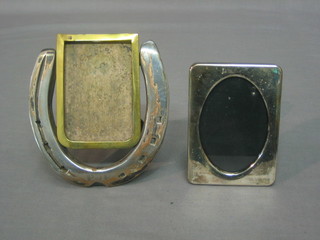 An easel silver plated photograph frame 4" x 2" and a silver plated horse shoe photograph frame