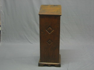 A 19th Century elm baguette box with hinged lid 11"