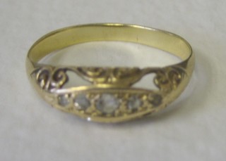 A Victorian 18ct gold dress ring set 5 graduated diamonds