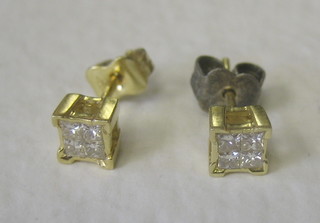 A pair of square shaped ear studs each set 4 diamonds 