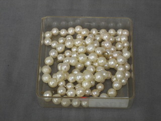 A rope of pearls and 1 other rope of pearls (f)