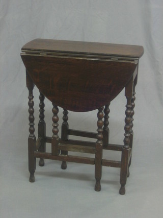 An 18th/19th Century oak oval drop flap gateleg tea table raised on bobbin turned supports 20"