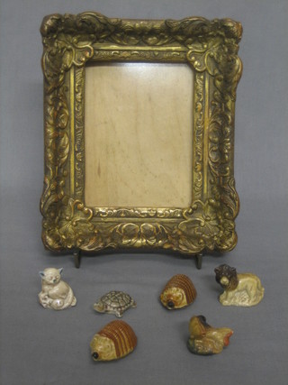 A gilt picture frame with 6 various Wade Whimsies