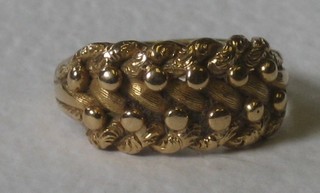 A Victorian 18ct gold keeper ring