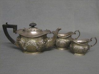 An Edwardian embossed silver 3 piece Bachelor's tea set with teapot, cream jug and sugar bowl, 18 ozs