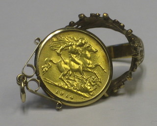 A George V 1914 half sovereign mounted as a pendant together with a 9ct gold sovereign ring mount (2)