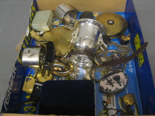 A quantity of various costume jewellery including 2 compacts etc