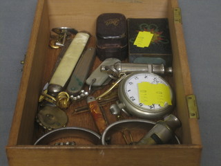 A Aten Police whistle, a Girl Guides whistle, 4 pocket knives and other curios