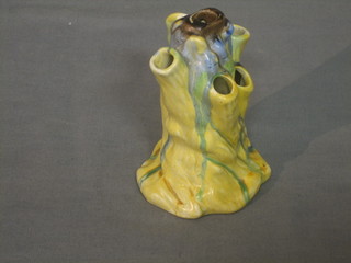 A Clarice Cliff specimen vase spreader 5"
