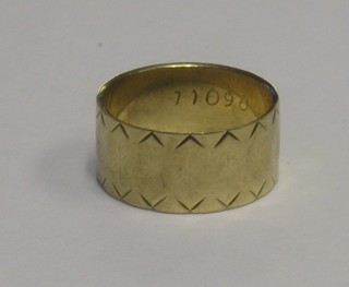 A 9ct gold wedding band