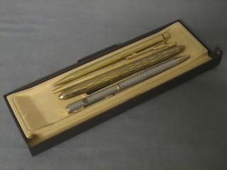 A Schafer gold plated pen, a Parker gold plated pen and 2 other pens