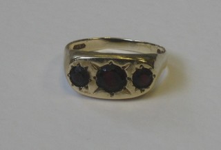 A 9ct gold dress ring set garnets 