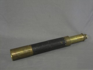 A 19th Century brass single draw telescope (f)