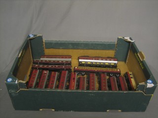 A metal Hornby Royal Mail Coach, 10 various Hornby metal carriages and 6 other carriages