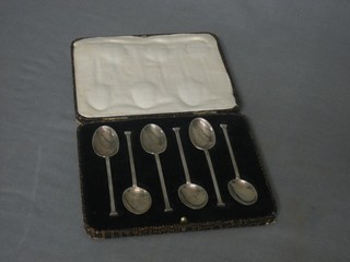 A set of 6 silver coffee spoons, Birmingham 1922 1 ozs, cased