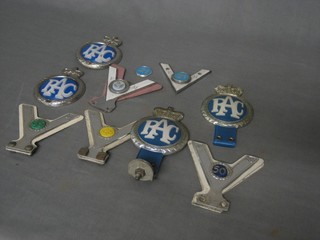 4 circular plastic RAC radiator badges and 5 various veteran motorist badges