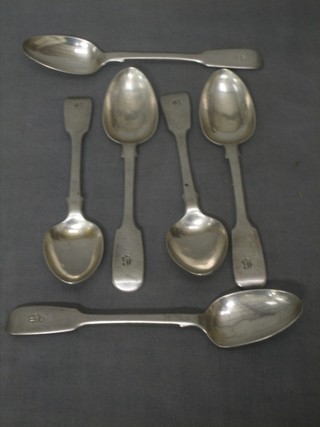 A set of 6 Victorian silver fiddle pattern teaspoons London 1841 monogrammed B, 5 ozs