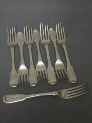 A harlequin set of 8 George III fiddle pattern table forks, 2 - London 1816, 5 - London 1808 and 1 - London 1807, 19 ozs