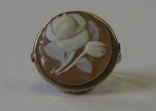 A gold ring set a shell carved cameo in the form of a rose head