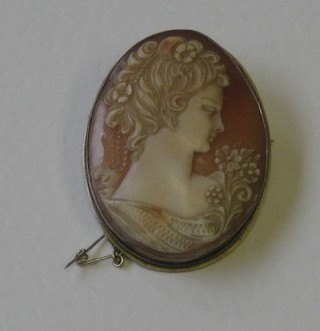 An oval shell carved cameo portrait brooch