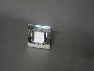 A silver Concord easel photograph frame 4"