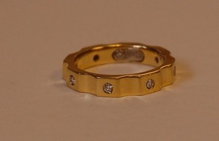 An 18ct yellow gold ring set diamonds