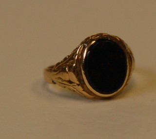 An 18ct gold signet ring set an oval bloodstone