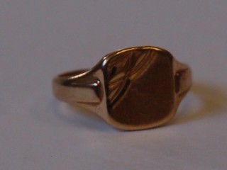 A gentleman's 9ct gold signet ring